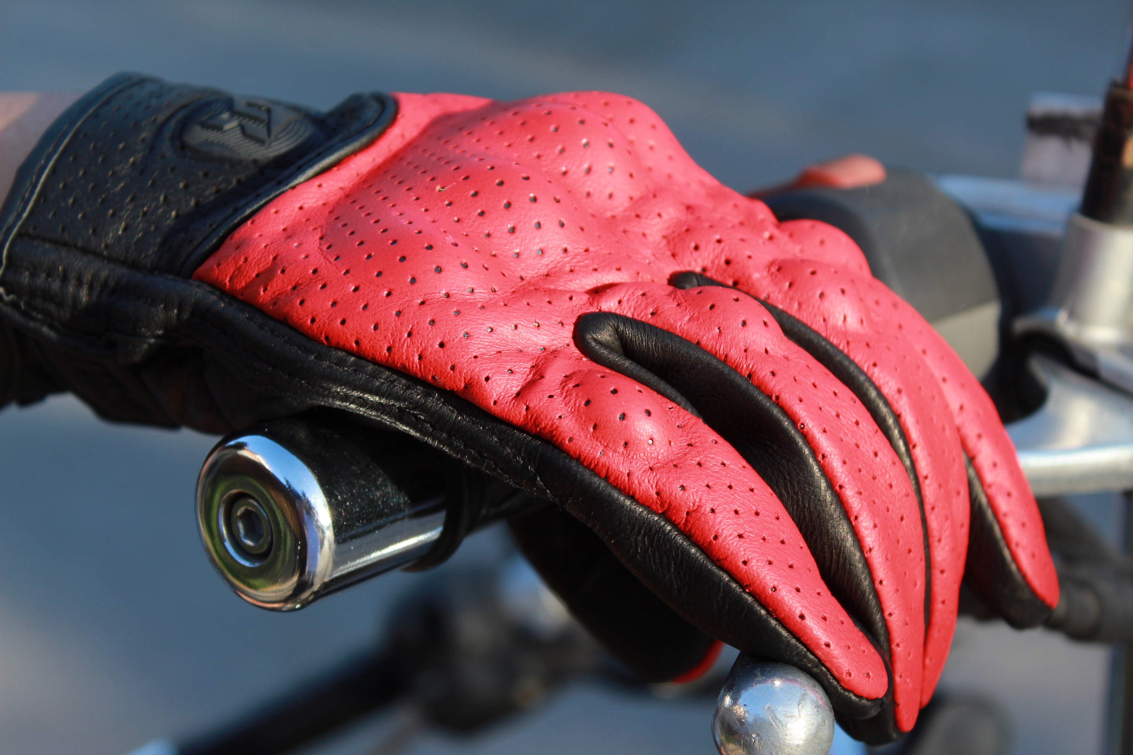 Guantes de Cuero Retro para Moto Rojo y Negro – Estilo Vintage Clásico