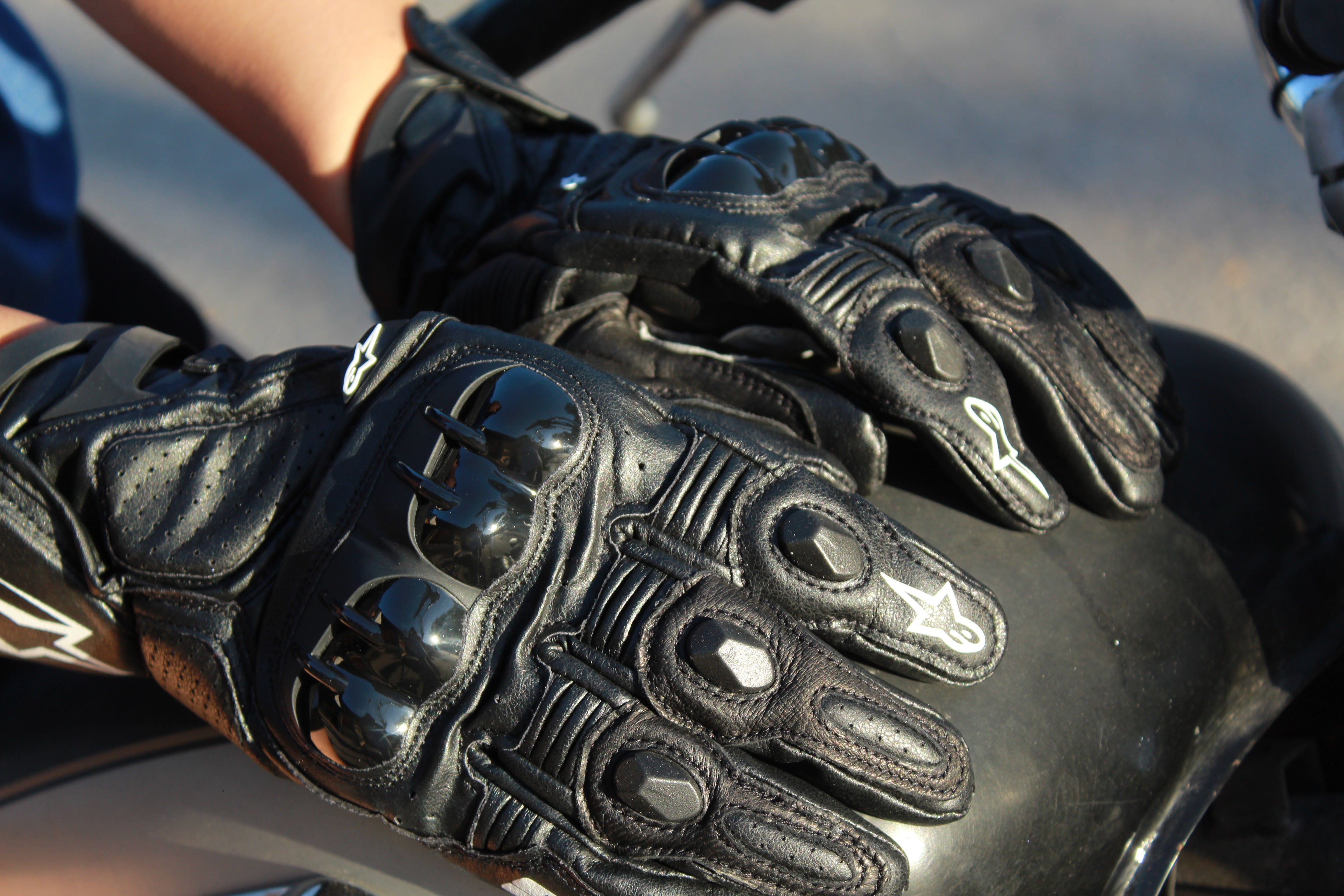 Guantes Alpinestars Negros de Moto Puño Largo – Protección Biker Profesional
