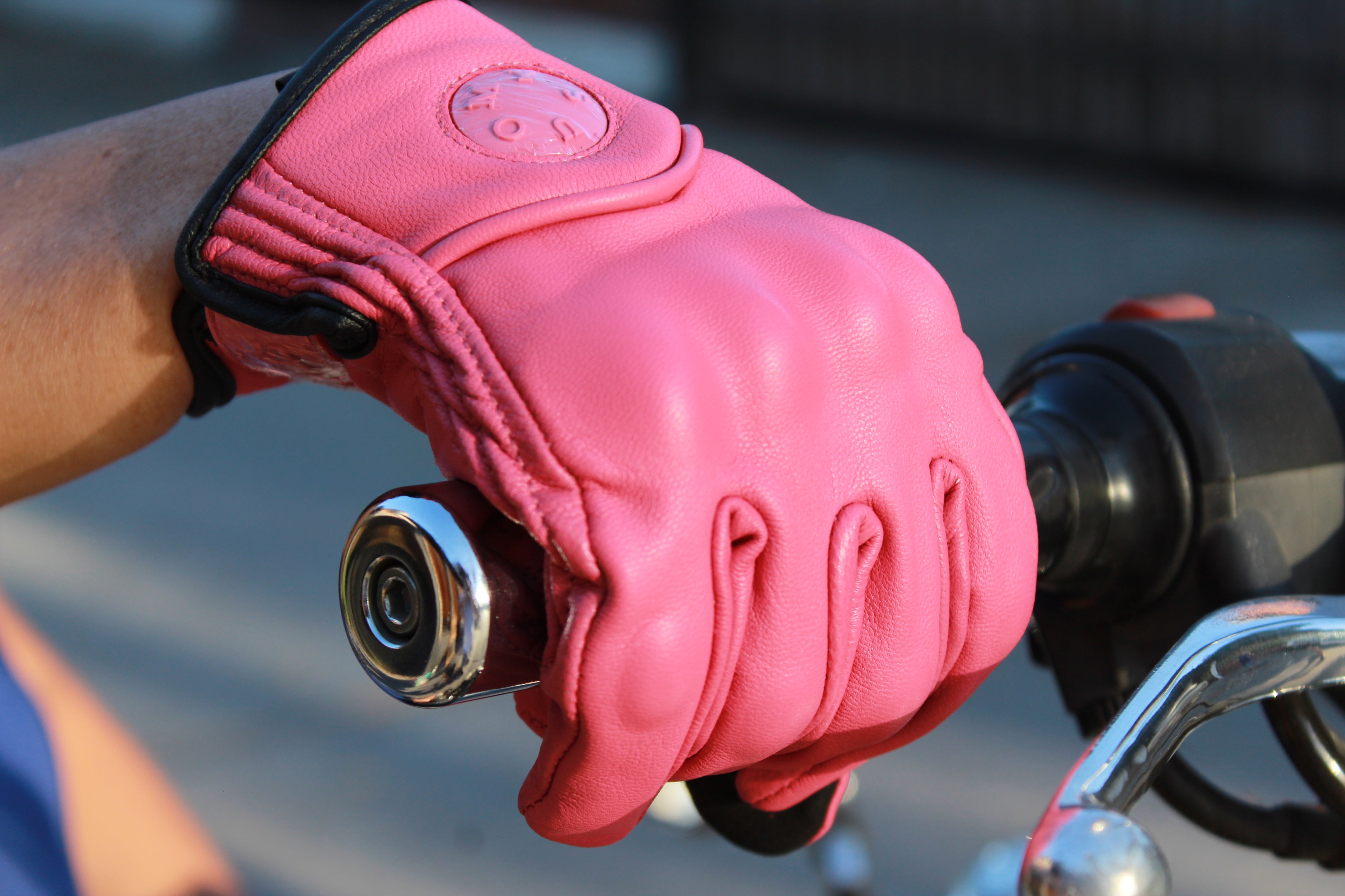 Guantes de Moto Rosados de Cuero con Protección EVA | Touch Screen para Motociclista