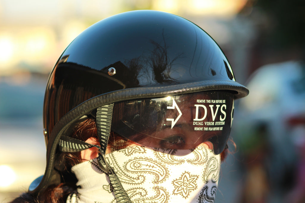 Casco Moto Tipo Jockey Negro Brillante Custom Retro – Estilo Bobber Minimalista
