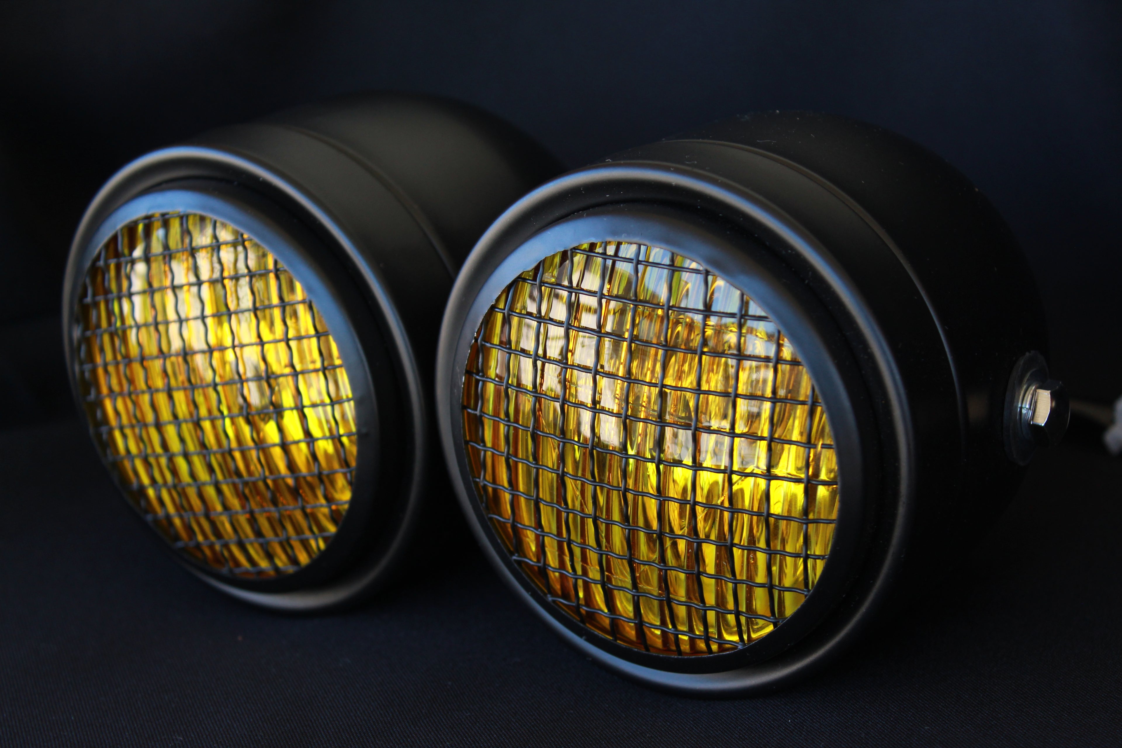 Faro Delantero Doble Universal para Moto con Parrilla | Harley, Cafe Racer, Bobber y Streetfighter